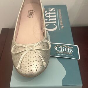 Cliffs by White Mountain Women's Gold Flats